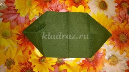 Hogyan készítsünk egy virágot szalvéták kezüket szakaszokban fényképes kezdőknek