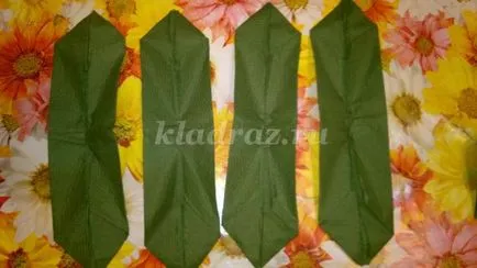 Hogyan készítsünk egy virágot szalvéták kezüket szakaszokban fényképes kezdőknek