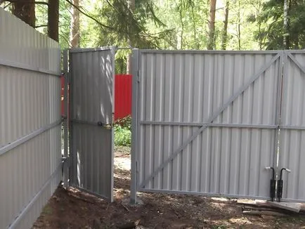 Hogyan, hogy a kapu és a kapu hullámkarton kezük rajz (fotó és videó) (Készítsen átjáró kapuhoz kezével profilos acéllemezből) Hogyan, hogy a kapu és a kapu hullámkarton kezét rajz (fotók és videó)