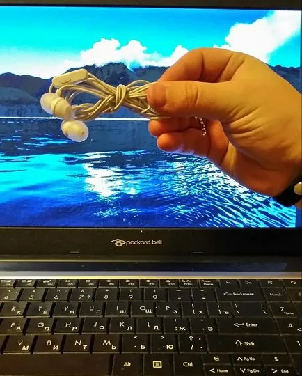 Hogyan húzza fel a fejhallgatót, hogy azok ne zavarják (csatlakozás) Hogyan húzza fel a fejhallgatót, hogy azok ne tévessze