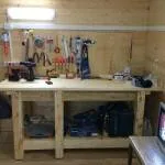 Workbench a garázsban kezével