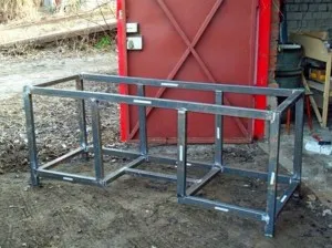 Munkapad kezüket fából vagy fémből, nem számít - a legfontosabb a megbízhatóság