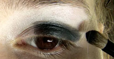 Lehetőségek esti make-up barna szeme fotókkal és videó