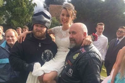 Azon a napon, amikor összecsomagolt, és tegye a ruhát, de az utolsó pillanatban félt, hogy menjen vele, (met) Azon a napon, amikor összecsomagolt, és tegye a ruhát, de az utolsó pillanatban félt, hogy menjen vele,