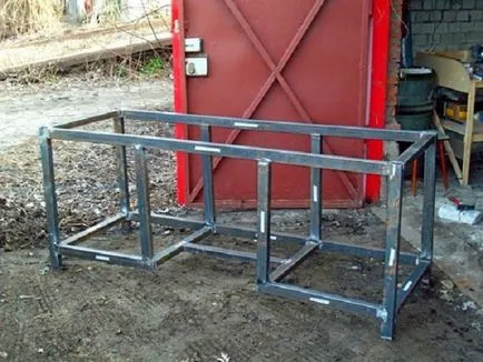 Workbench a garázsban féle tervek, hogyan kell csinálni kovácsolás fém asztalon is,