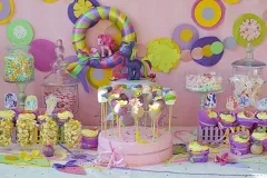 Hogyan lehet díszíteni egy táblázat egy gyermek születésnapját