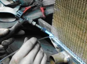 Hogyan, hogy megszüntesse a szivárgás az autó radiátor hűtő