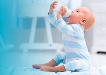 Hogyan kell bevezetni a szilárd ételek csecsemők gyümölcslé, egy kezdő, ha tud adni egy répát és almalé