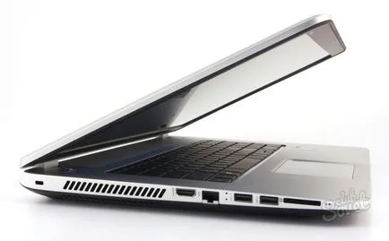 Hogyan kell behelyezni a memóriakártyát egy laptop