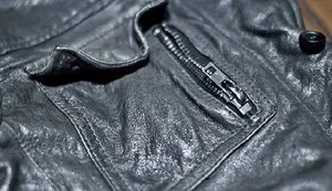 Bőrdzseki, mint vigyázni rá, tiszta magad, milyen eszközöket kell használni (eszközök) Bőrkabát mögé ellátás, öntisztító, minden eszközzel