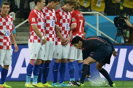 Ki lehet labdarúgó játékvezető, foci próbababa, a World Cup 2014-ben, érveket és tényeket (átmenetileg megszakítja stop) Ki lehet labdarúgó játékvezető, foci próbababa, a World Cup 2014-ben, érveket és tényeket