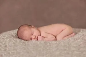 Tudok aludni a te oldaladon újszülött meghatározó a megfelelő helyzetben van a baba alszik a korai