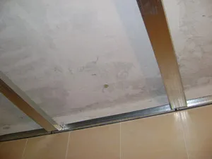 Szerelése műanyag panelek PVC mennyezeti kezét