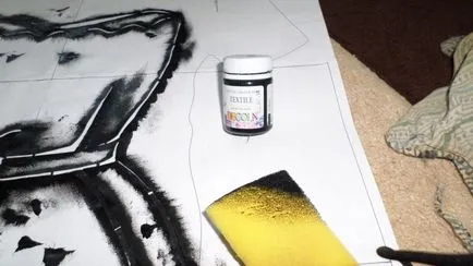 Alkalmazzuk a minta a T-shirt a kezüket, mozgochiny