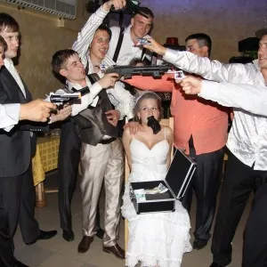 Bride ár a stílus egy maffia gengszter szokatlan esküvő a stílus Chicago (fotó) (Esküvő maffia stílus) Menyasszony ára a stílus szokatlan esküvő maffia-típusú gengszterek Chicago (fotó)