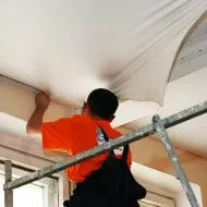 Befejező a mennyezet műanyag panelek kezük szerelési technológia (plafon) Befejező a mennyezet műanyag panelek kezüket szerelési technológia
