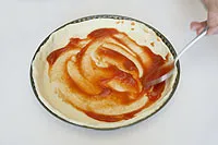 Pizza gombával és kolbásszal - egy recept egy fotó