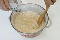 Pizza gombával és kolbásszal - egy recept egy fotó