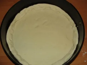 Pizza kolbász, paradicsom, gomba, sajt (paradicsom) Pizza kolbásszal, paradicsom, gomba, sajt