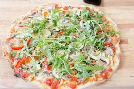 Pizza gombával paradicsommal és sajttal - sütés receptek - receptek képekkel (gomba) Pizza gombával paradicsommal és sajttal - sütés receptek - receptek képekkel