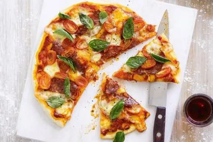 Pizza paradicsommal és sajttal recept (recept) Pizza paradicsommal és sajttal recept