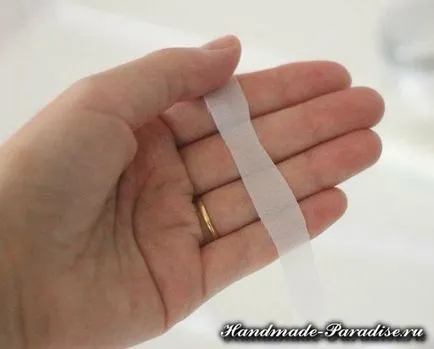 Fejpánt a gyermek kezét