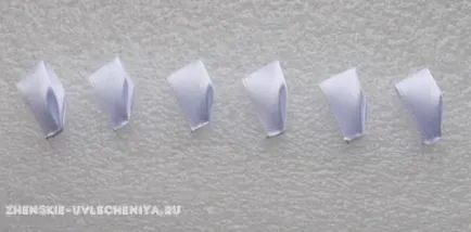 Egyszerű virág szatén szalagokkal kezdőknek lépésről lépésre bemutató fotókkal