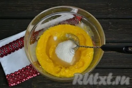 Egy egyszerű recept sütemény a konzervdobozba a sütőben - a recept egy fotó