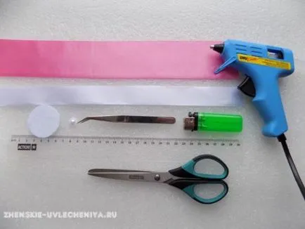 Egyszerű virág szatén szalagokkal kezdőknek lépésről lépésre bemutató fotókkal