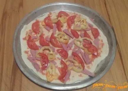 Recept házi pizza sonka, sajt és paradicsom (otthon) Recept házi pizza sonkával, sajttal és paradicsommal