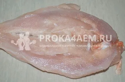 Finom saláta csirkemellel és uborka (emlő) Finom saláta csirkemellel és uborka