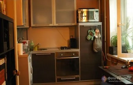 Felújított konyha a lakás az ő keze (kéz) Felújított konyha a lakásban kezével