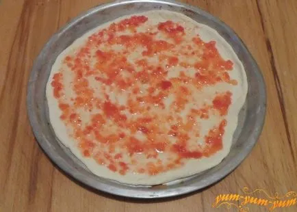 Recept pizza szalámi, sajt, gomba gomba és a paradicsom Recept pizza szalámi, sajt, gomba gomba és a paradicsom
