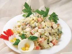 Saláta - ananász csirke - ízletes klasszikus (réteg) recept gombával és sajttal (gomba) Saláta - ananász csirke - ízletes klasszikus (réteg) recept gombával és sajttal