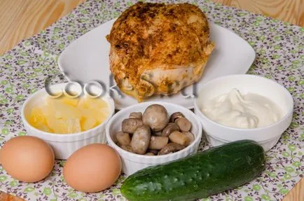 Saláta „fiesta” csirke, ananász és gombák - lépésről lépésre recept fotókkal saláták (saláta) Saláta „fiesta” csirke, ananász és gombák - lépésről lépésre recept fotókkal, saláták