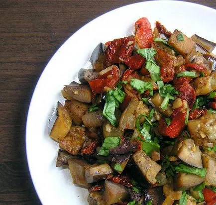 Saláta paradicsom és a padlizsán, fokhagyma recept (saláta paradicsom és a padlizsán, a fokhagyma finom saláta padlizsán recept padlizsán, paradicsom és fokhagyma) Saláta a padlizsán és a paradicsom fokhagymás recept
