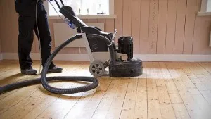 Csiszolás a padló fából kezük, valamint, hogy mit lehet őrölni, a technológia (fa) Floor csiszolás fa kezük, valamint, hogy mit lehet őrölni, a technológia