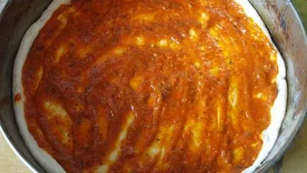 Sajtos pizza gombával és paradicsom (sajt) Sajtos pizza gombával és paradicsommal