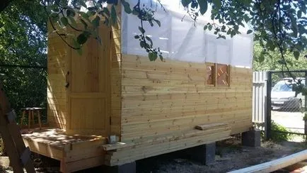 Építése egy fa nyári vendégház saját kezűleg (nyáron) Építése egy fa nyári vendégház saját kezűleg