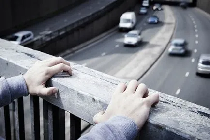 Suicidal tünetek, okok, megelőzés és segítségnyújtás (öngyilkosság) Suicidal tünetek, okok, gondoskodást és a megelőzés