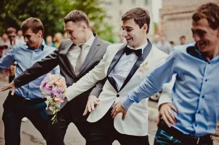Dance vőfély az esküvőn mellények, mint szórakoztató