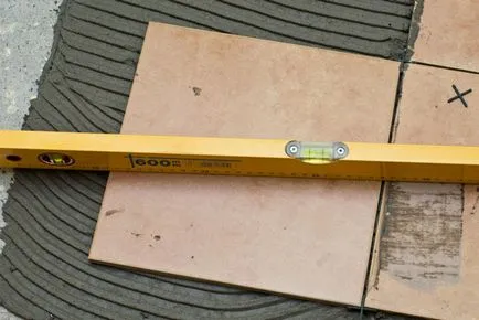 Csemperagasztás a padlón a kezét lépésről lépésre fotókkal és videó (csempék) Csemperagasztás a padlón a kezüket lépésről lépésre fotókkal és videó