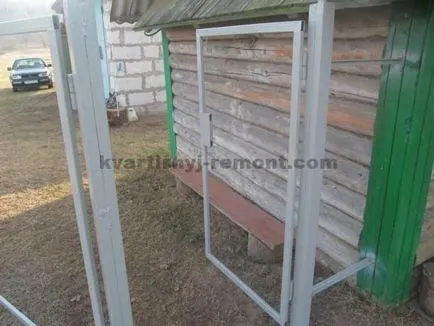 A kapu hullámkarton saját kezűleg