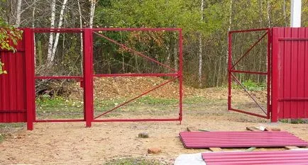 A kapu a hullámkarton kezével rajzok, ábrák, utasítások (hullámkarton kezével) A kapu hullámkarton kezével rajzok, ábrák, utasítások