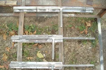 A kapu hullámkarton kezét fotó és videó A kapu hullámkarton kezét fotó és videó