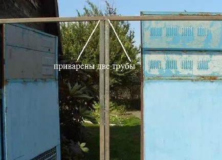 A kapu hullámkarton kezét fotó és videó (fotó) A kapu hullámkarton kezét fotó és videó