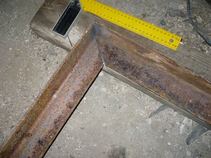 A kapu a hullámkarton kezével rajzok, ábrák, utasítások (a kezével) A kapu hullámkarton kezével rajzok, ábrák, utasítások