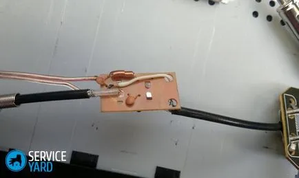 Az antenna az autó a kezüket, serviceyard-kényelmes otthon a kezében (saját) Az antenna az autó a kezüket, serviceyard-kényelmes otthon kéznél