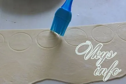 Egy gyors módja annak, hogy farag gombóc recept fényképpel (recept) Egy gyors módja annak, hogy farag gombóc recept egy fotó
