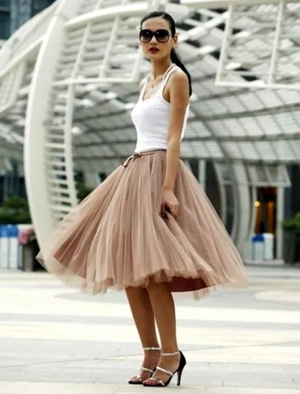 Bézs szoknya viselése egy bézs szoknya (bézs) Bézs szoknya viselése bézs szoknya